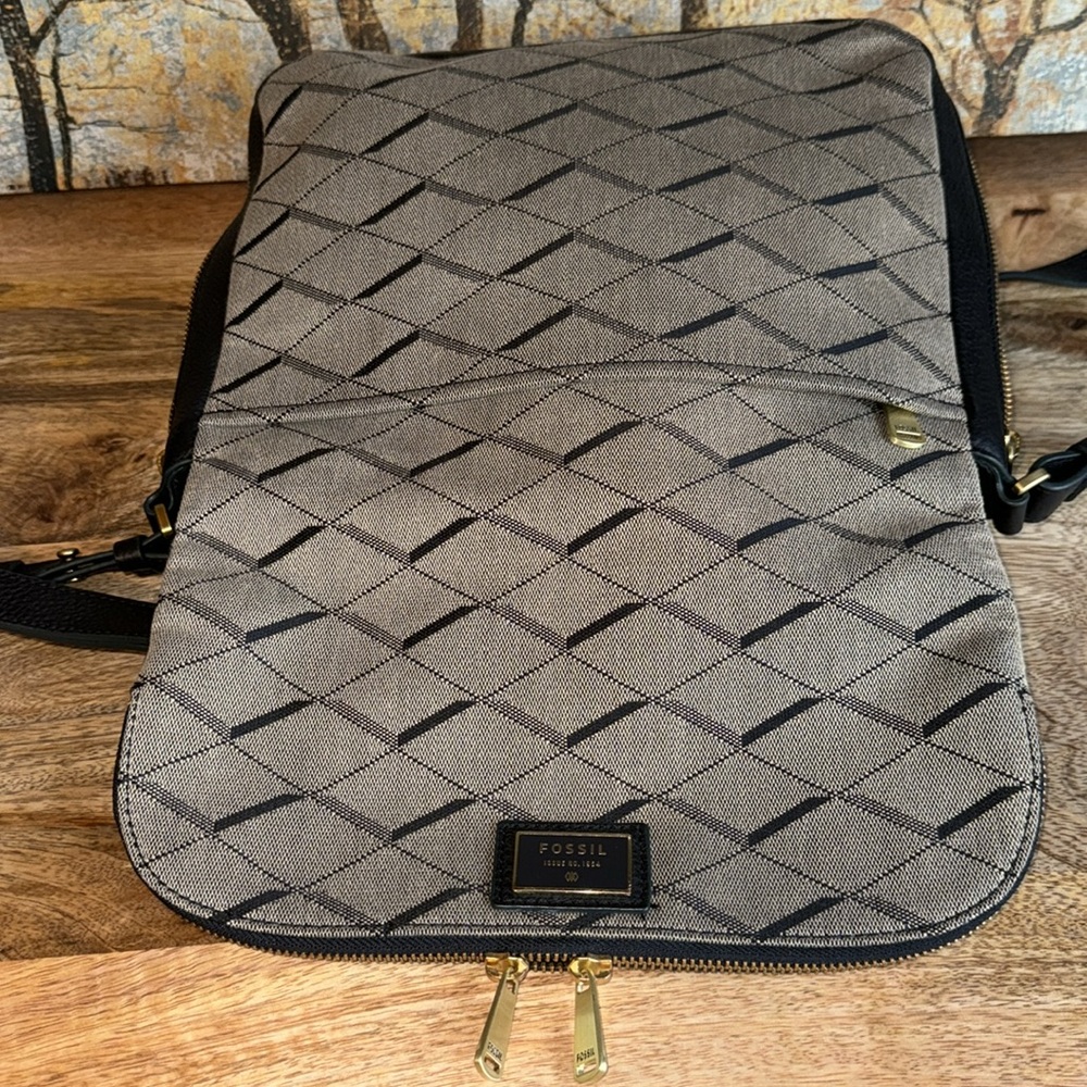Vtg Fossil Preston Gray canvas Black leather crossbody with adjustable strap - Picture 5 of 10